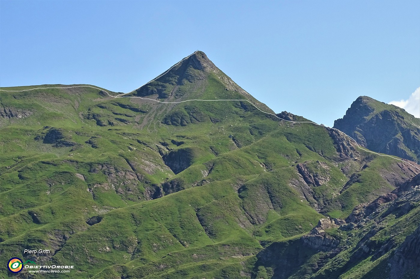 33 Dalla Cima di Mezzeno il percorso ad anello sul Pizzo Farno.JPG -                                